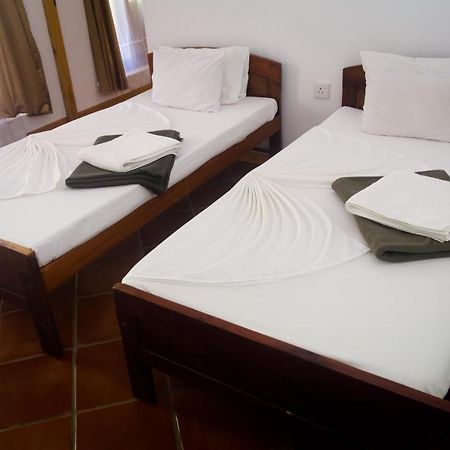 โคลฟ การ์เดน Hotel แคนดี้ ภายนอก รูปภาพ