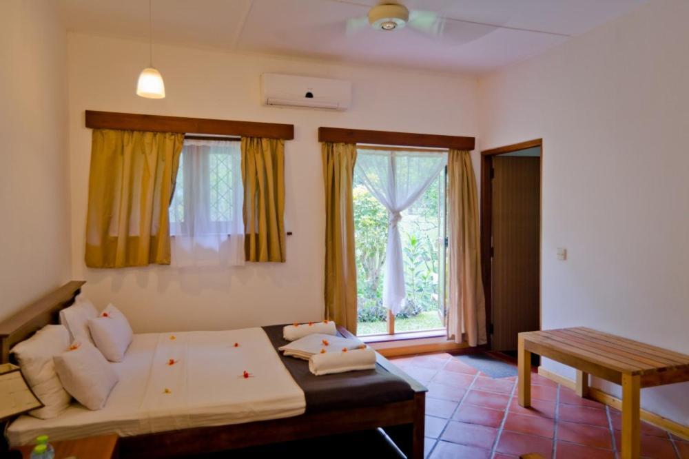 โคลฟ การ์เดน Hotel แคนดี้ ภายนอก รูปภาพ