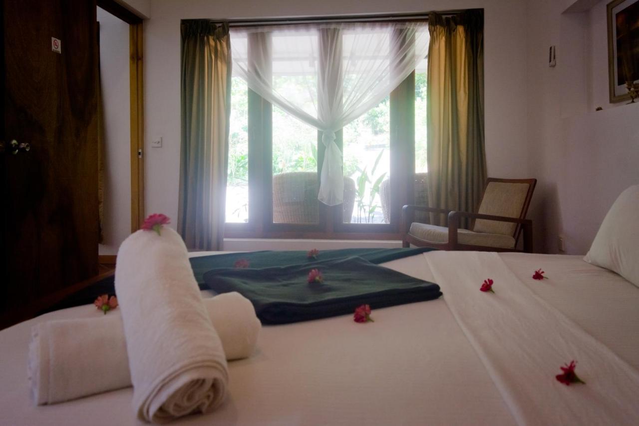 โคลฟ การ์เดน Hotel แคนดี้ ภายนอก รูปภาพ
