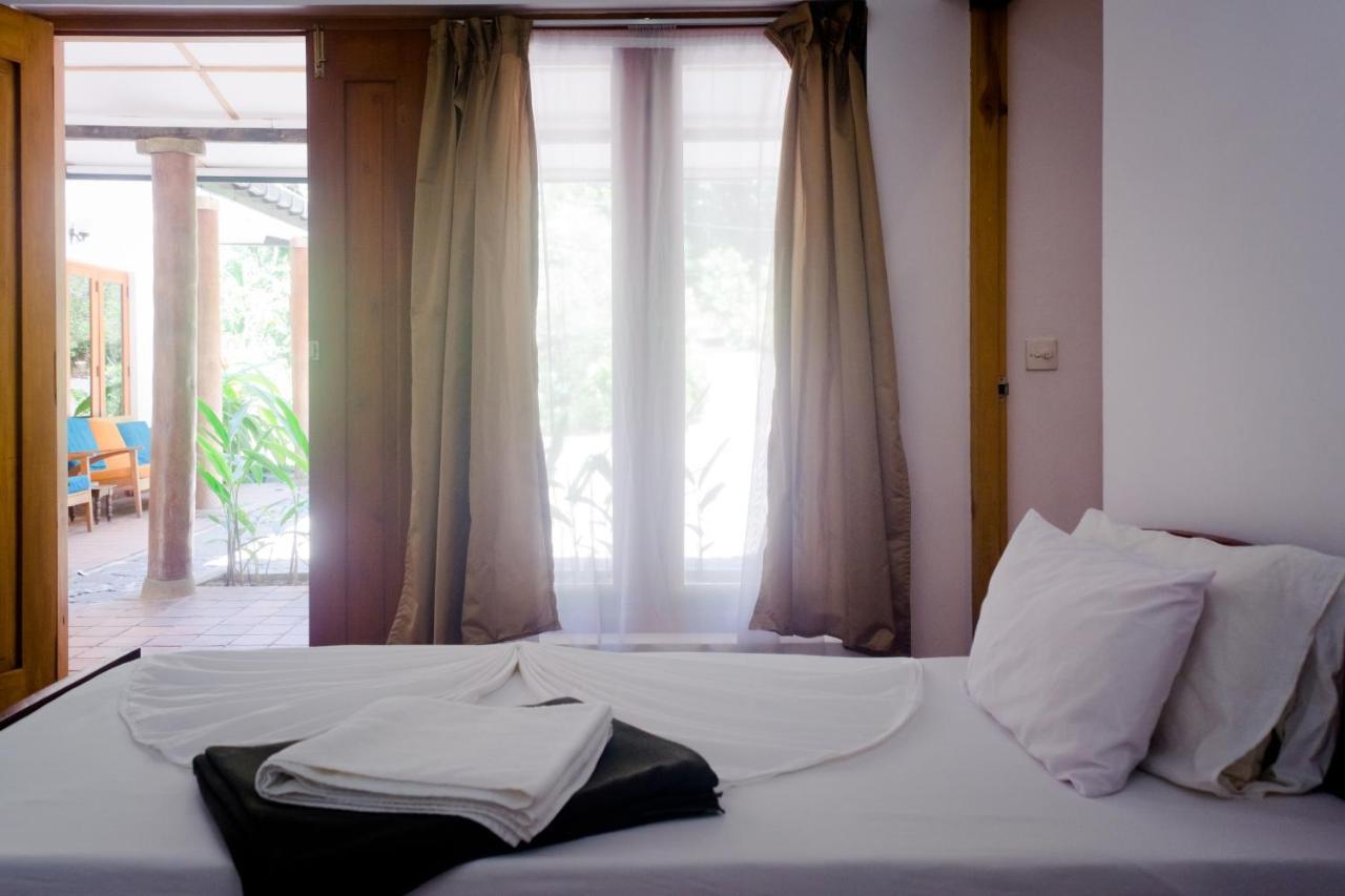โคลฟ การ์เดน Hotel แคนดี้ ภายนอก รูปภาพ