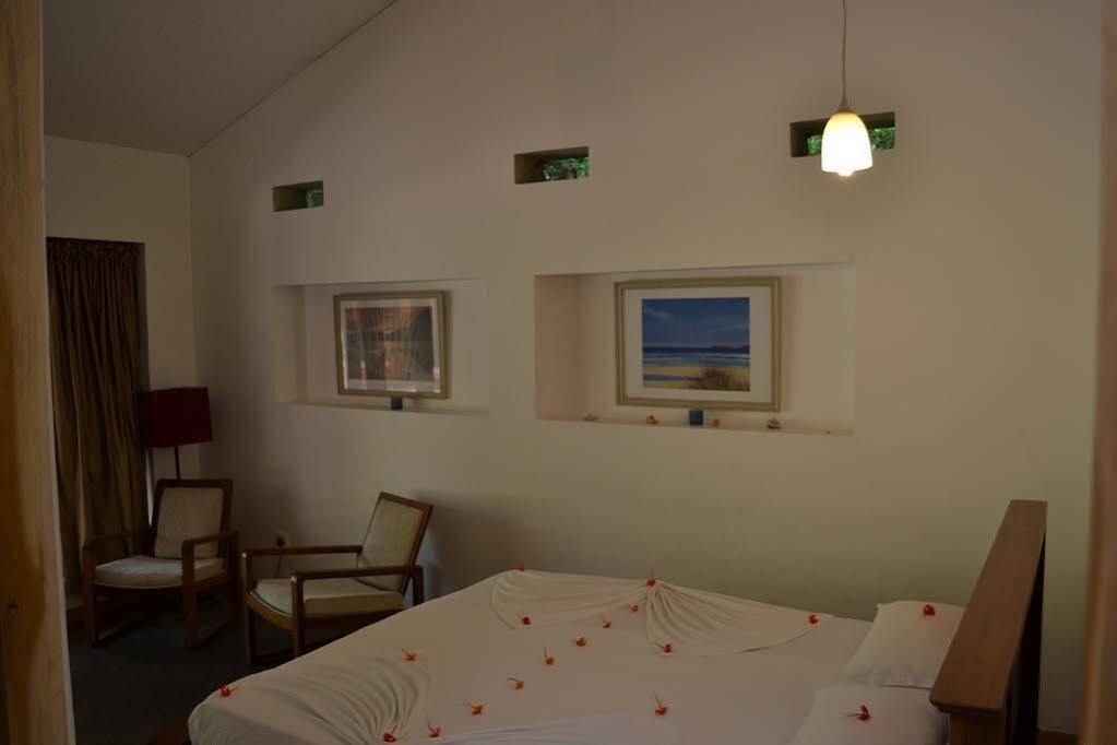 โคลฟ การ์เดน Hotel แคนดี้ ภายนอก รูปภาพ